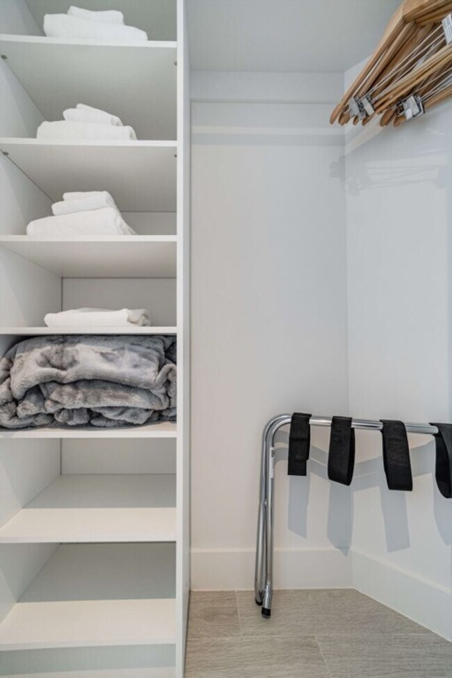 Building Photo - 4112 Jimmy Buffett Mem Hwy