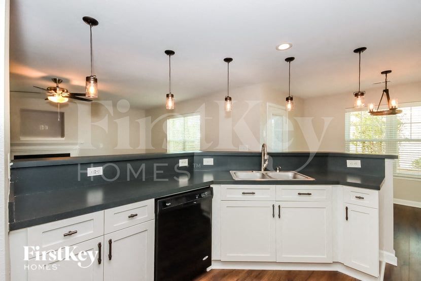 Building Photo - 8125 Rolling Meadows Ln