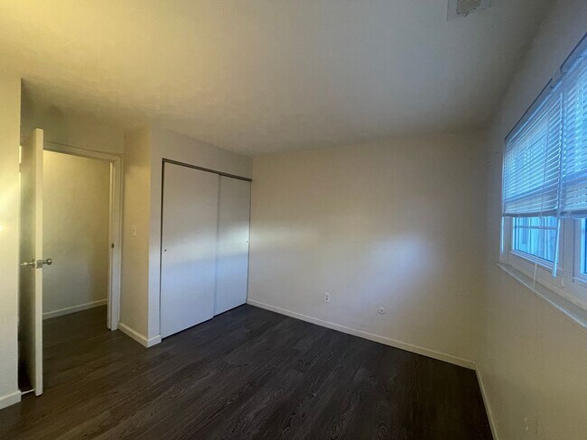 Building Photo - 5285 Portland St