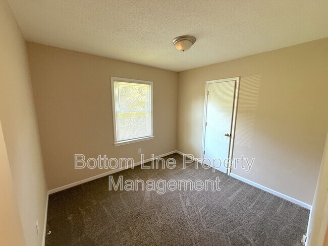 Building Photo - 612 Dundeen Dr