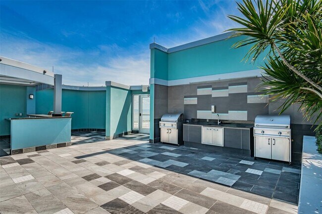 Building Photo - 1 Beach Dr SE