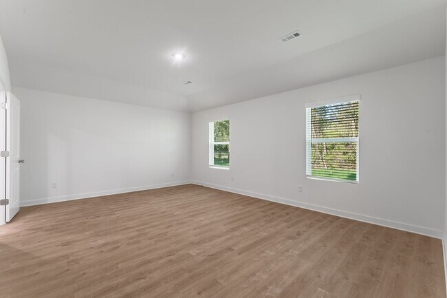Building Photo - Welcome to your dream home in the prime lo...