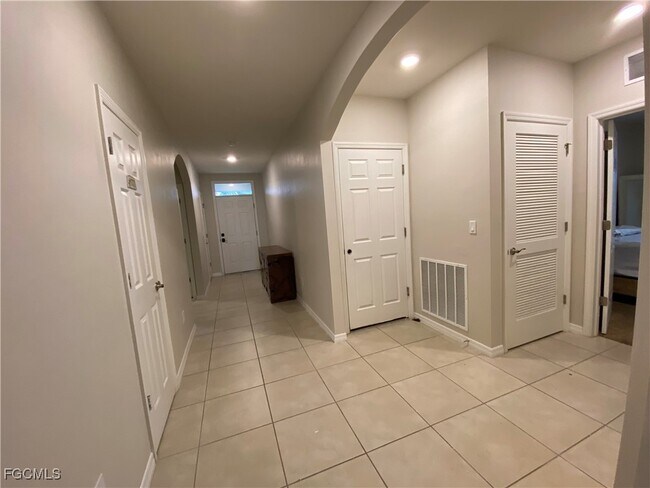 Building Photo - 2507 NW 20th Terrace