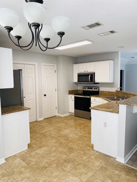 Building Photo - 511 Westchase Ct N