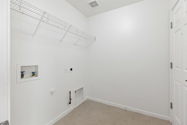 Building Photo - 18717 Deep Water Dr