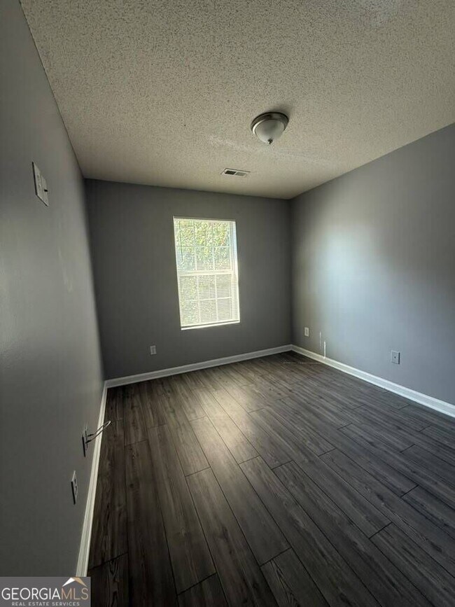 Building Photo - 1759 Glen View Way