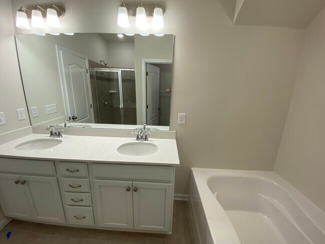 Building Photo - 11122 Westbranch Pkwy