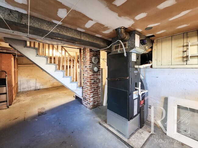 Building Photo - Classic Charmer with Water Views in the He...
