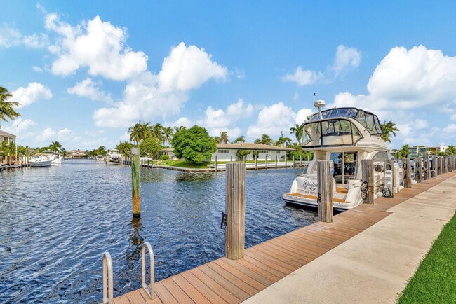 Building Photo - 3121 NE 51st St