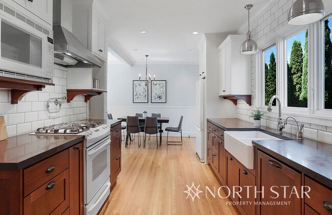 Building Photo - Live in a National Historic Home