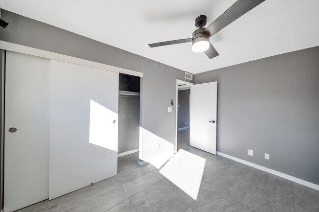 Building Photo - Large 6 Bed/3 Bath house close to ASU with awesome backyard