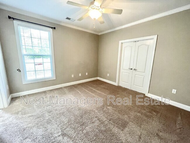 Building Photo - 1922 Harcourt Cir