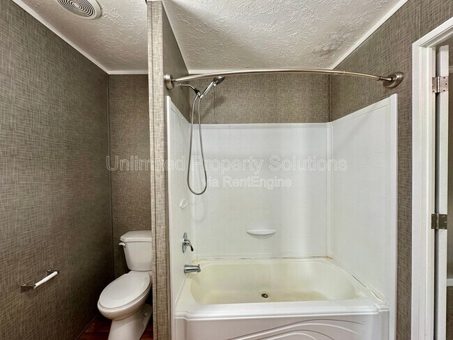 Building Photo - 2416 Quail Run Rd NE