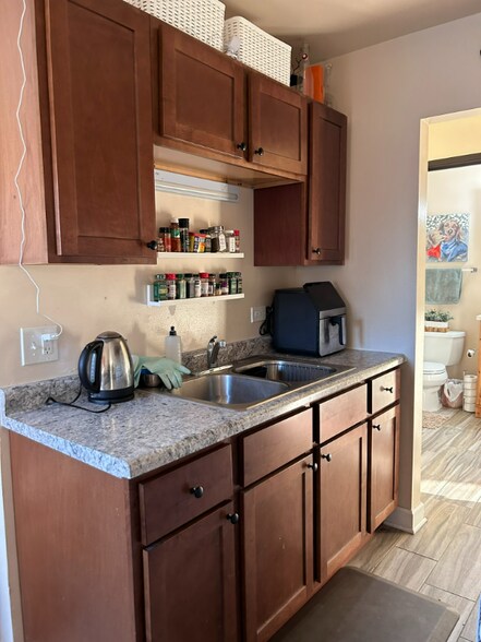 Building Photo - 708 Court of Birch