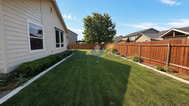 Building Photo - Spacious Family Home with 3-Car Garage & Fully Fenced Backyard in Nampa