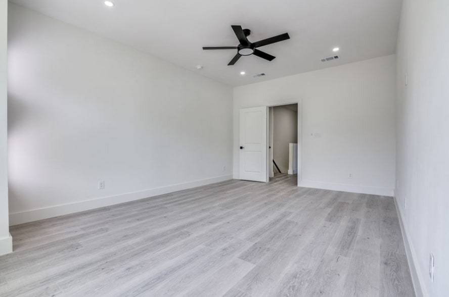 Building Photo - Room in Duplex on Wendelkin St