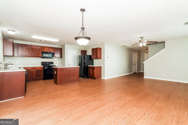 Building Photo - 165 Nacoochee Way