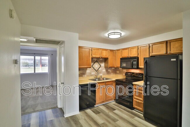Building Photo - 30 E Brown Rd