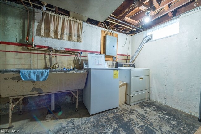 Building Photo - 1501 E 248th St