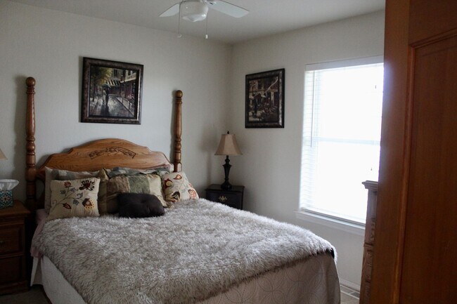 Building Photo - Gorgeous