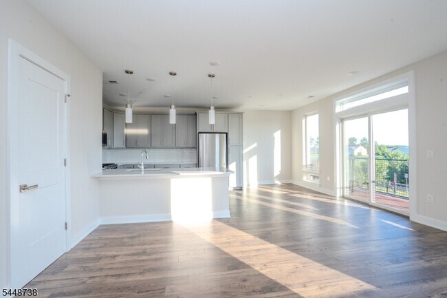 Building Photo - 112 Village Dr