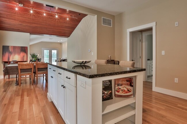 Building Photo - 26 N Main St