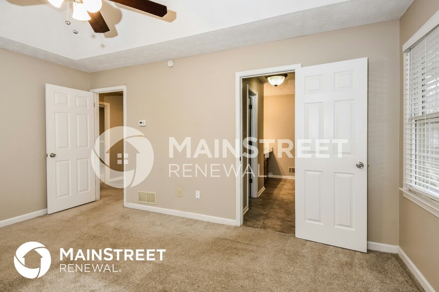 Building Photo - 475 Robin Hood Dr