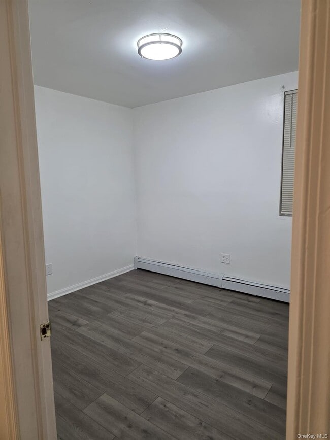 Building Photo - 400 Crescent St.