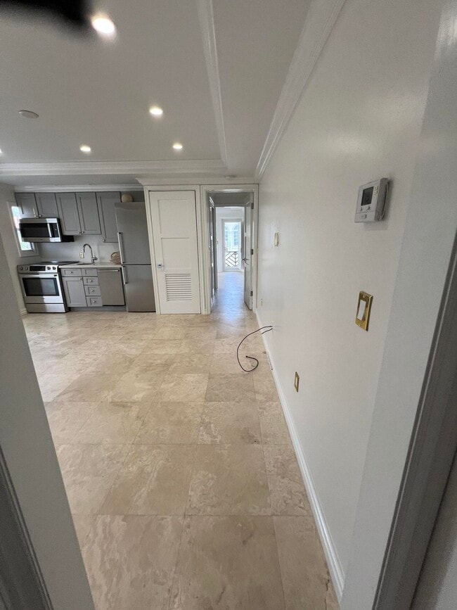 Building Photo - 252 Oleander Ave