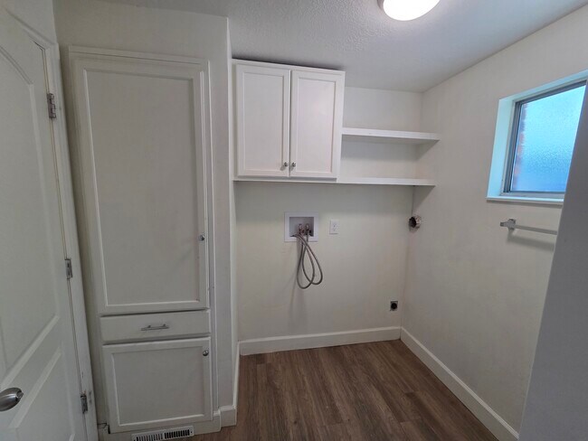 Building Photo - PRV