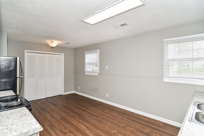 Building Photo - 1602 1st Ave SW