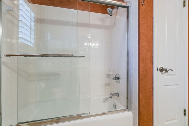 Building Photo - NOW AVAILABLE - Beautiful 3-Bedroom Home in the Southland Neighborhood!