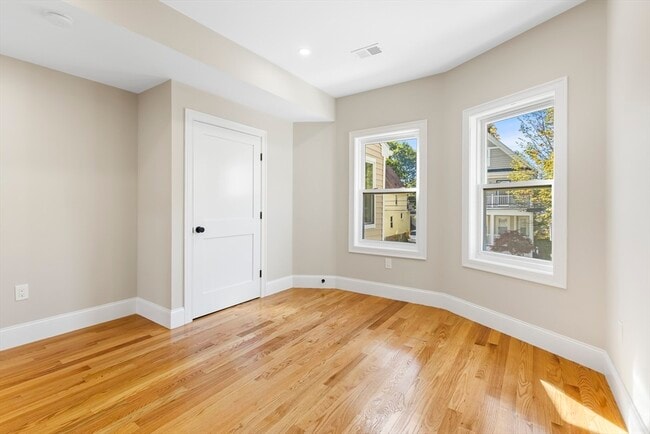 Building Photo - 31 Woodale Ave