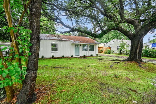Building Photo - 3120 Matipan Ave