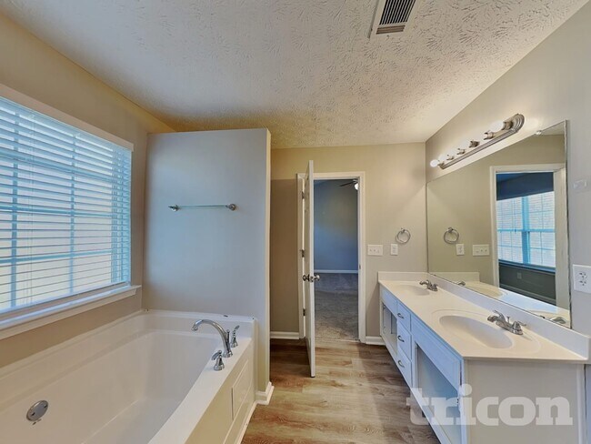 Building Photo - 201 Sandstone Dr