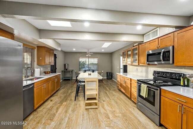 Building Photo - 2191 S Sunburst Dr