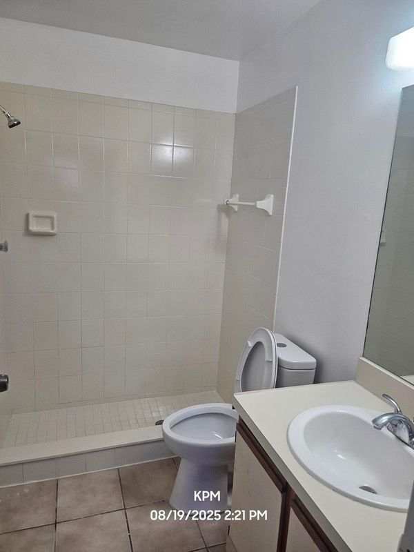 Building Photo - 1305 Rosewood Villa Ln