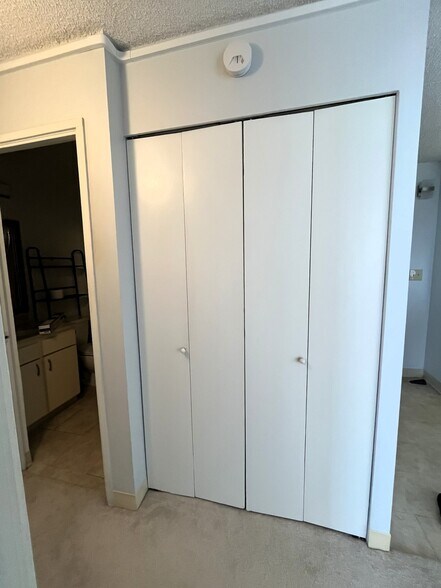 Hall closet - closed - 3045 Ala Napuaa Pl