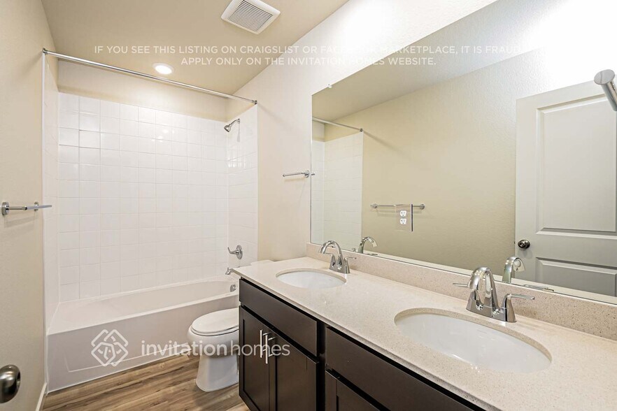 Building Photo - 850 Mesic Ln