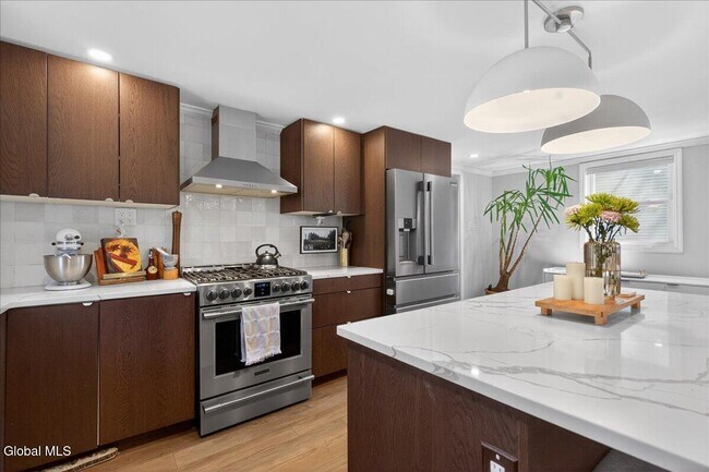 Building Photo - 106 Van Dam St