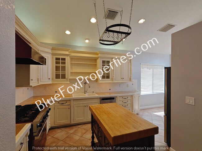 Building Photo - 9048 N Palm Brook Dr