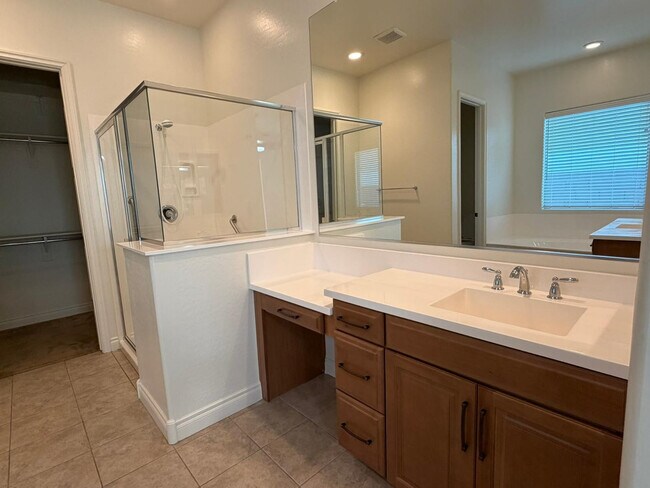 Building Photo - 9541 E Theia Dr
