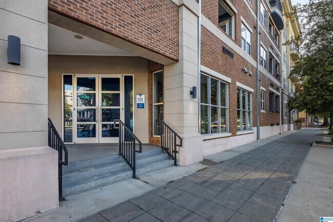 Building Photo - 2020 5th Ave S