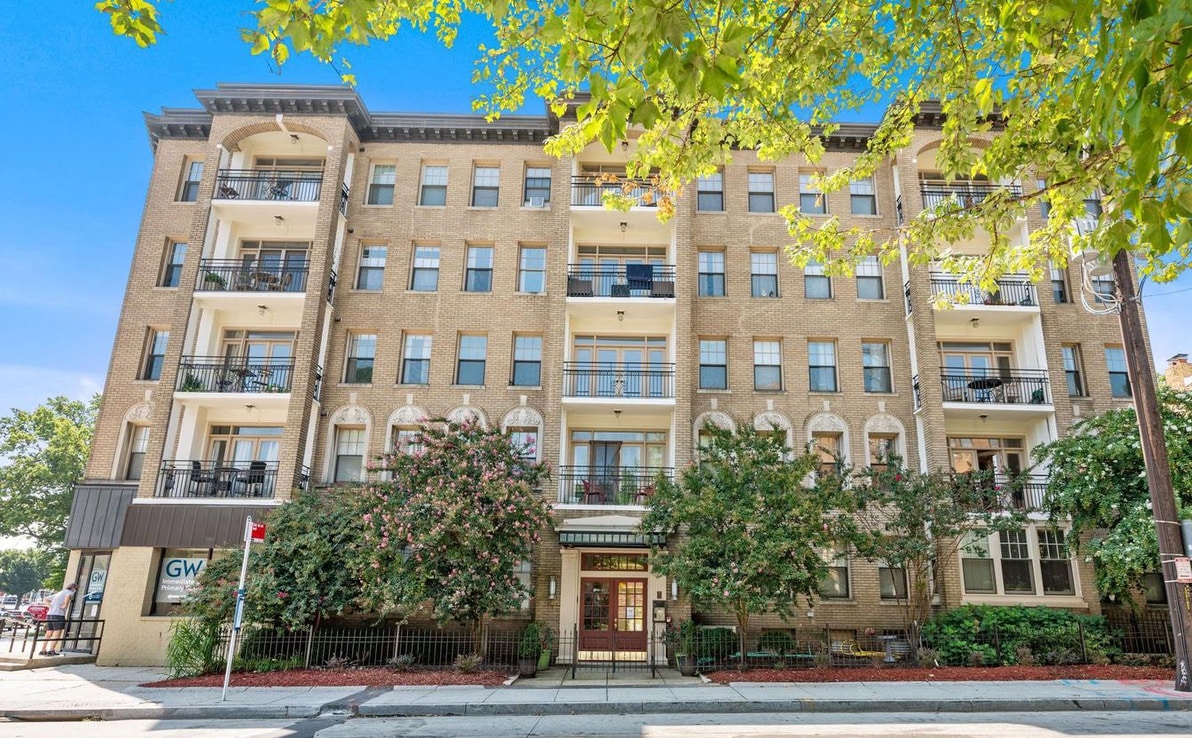 Building Photo - 2902 Porter St NW