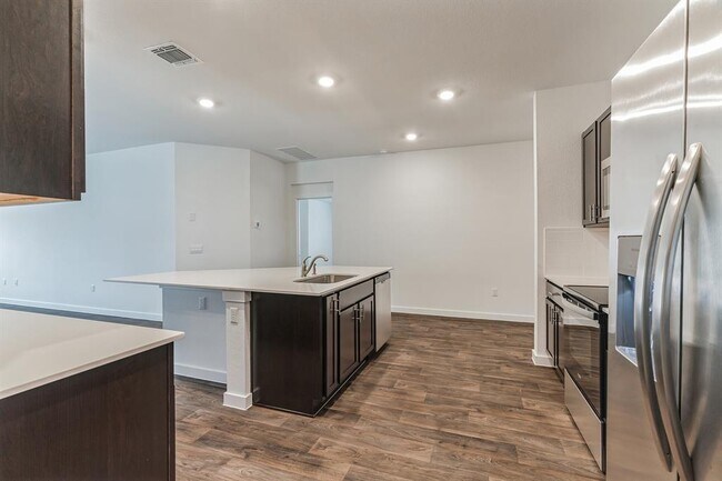 Building Photo - 309 Pedernales Ln