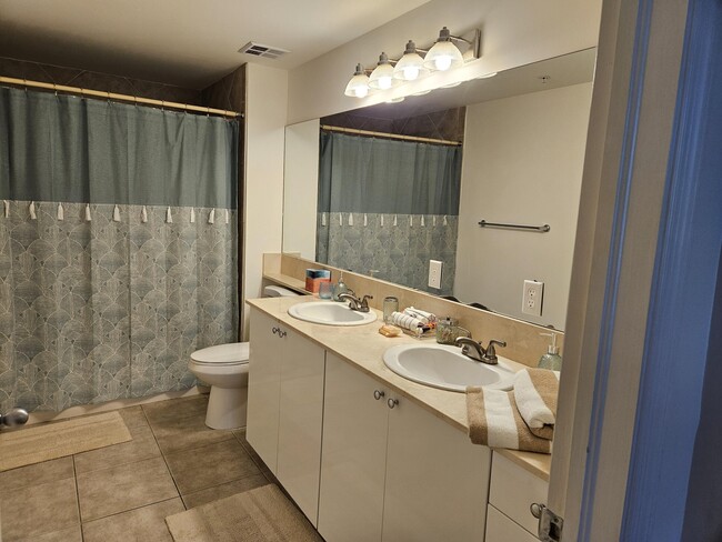 Building Photo - 802 W Windward Way