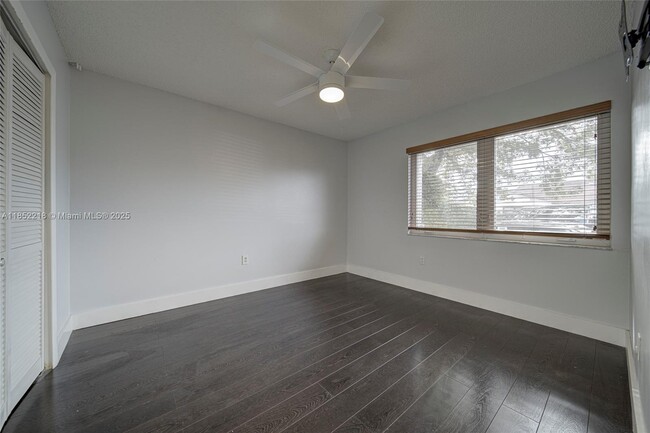 Building Photo - 621 SW 99th Pl