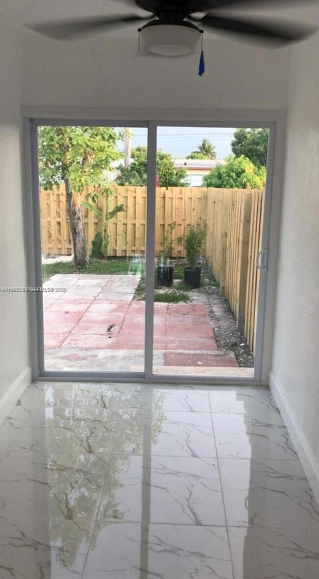 Building Photo - 6710 SW 18th Ct