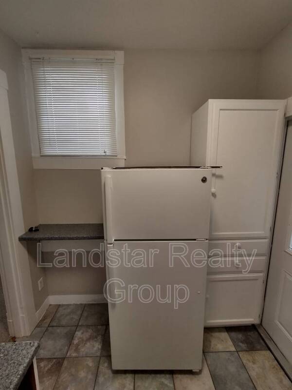 Building Photo - 2127 Grinstead Dr