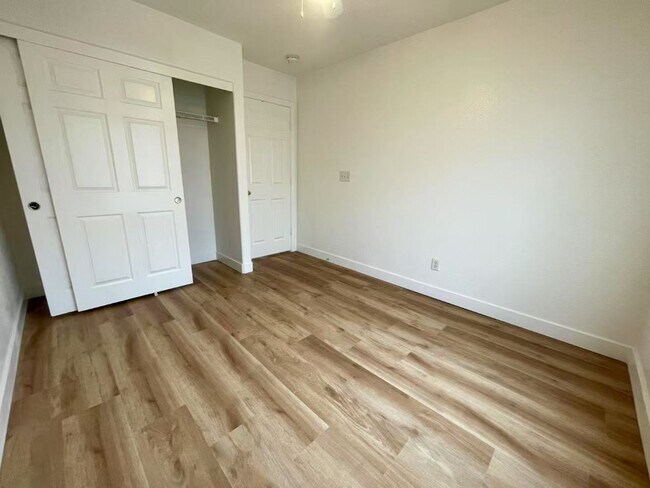 Building Photo - Sweet 2 stories single-family house with 4 bedrooms